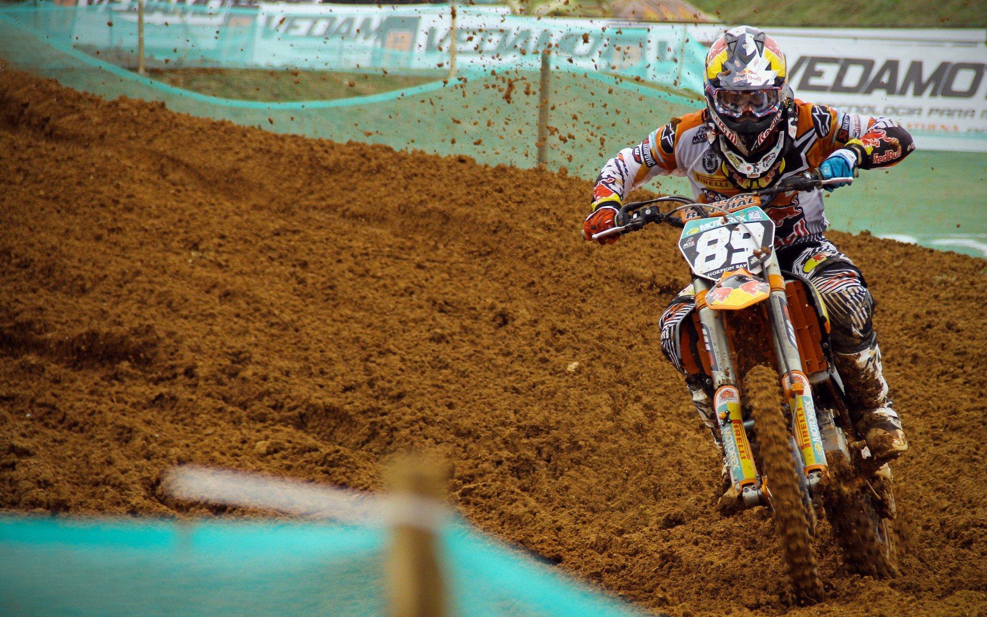 雷迪克公开批评引风波，詹姆斯被指累赘，湖人将帅失和危机浮现